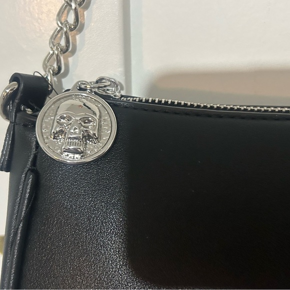 Ed Hardy NWT Black Shoulder Bag with Red and Green Heart Design - Picture 3 of 7